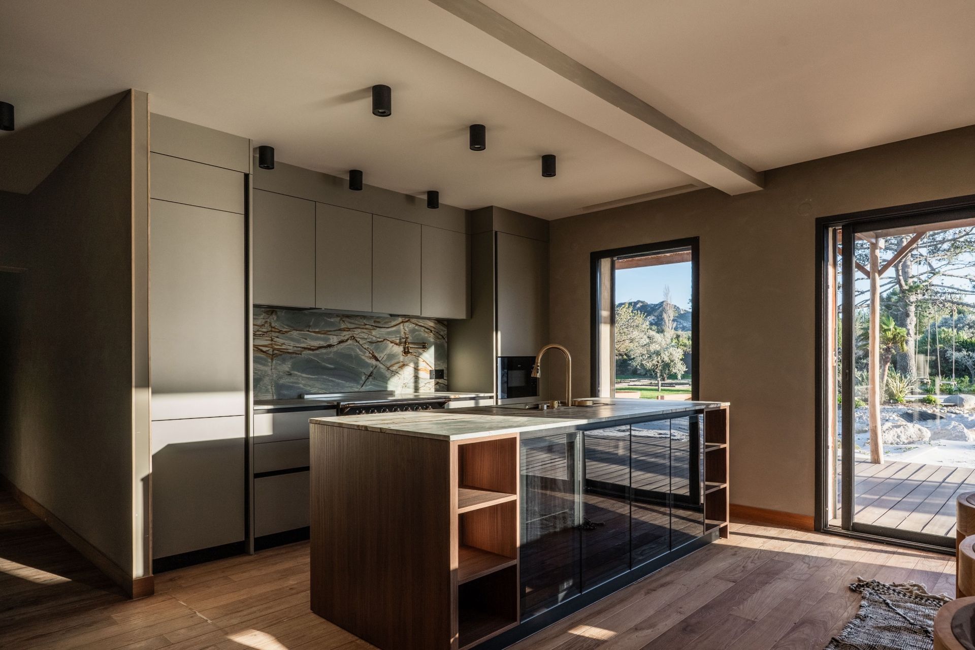 house 8 Rooms for sale on EYGALIERES (13810)