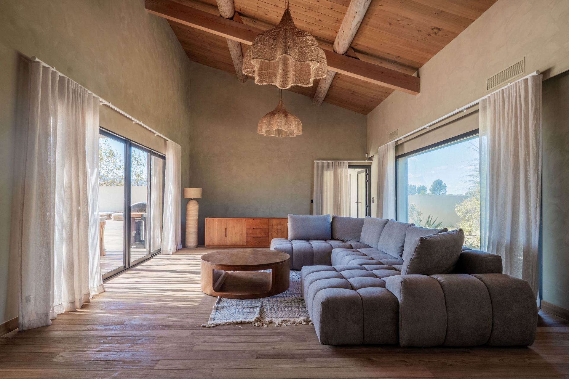 house 8 Rooms for sale on EYGALIERES (13810)