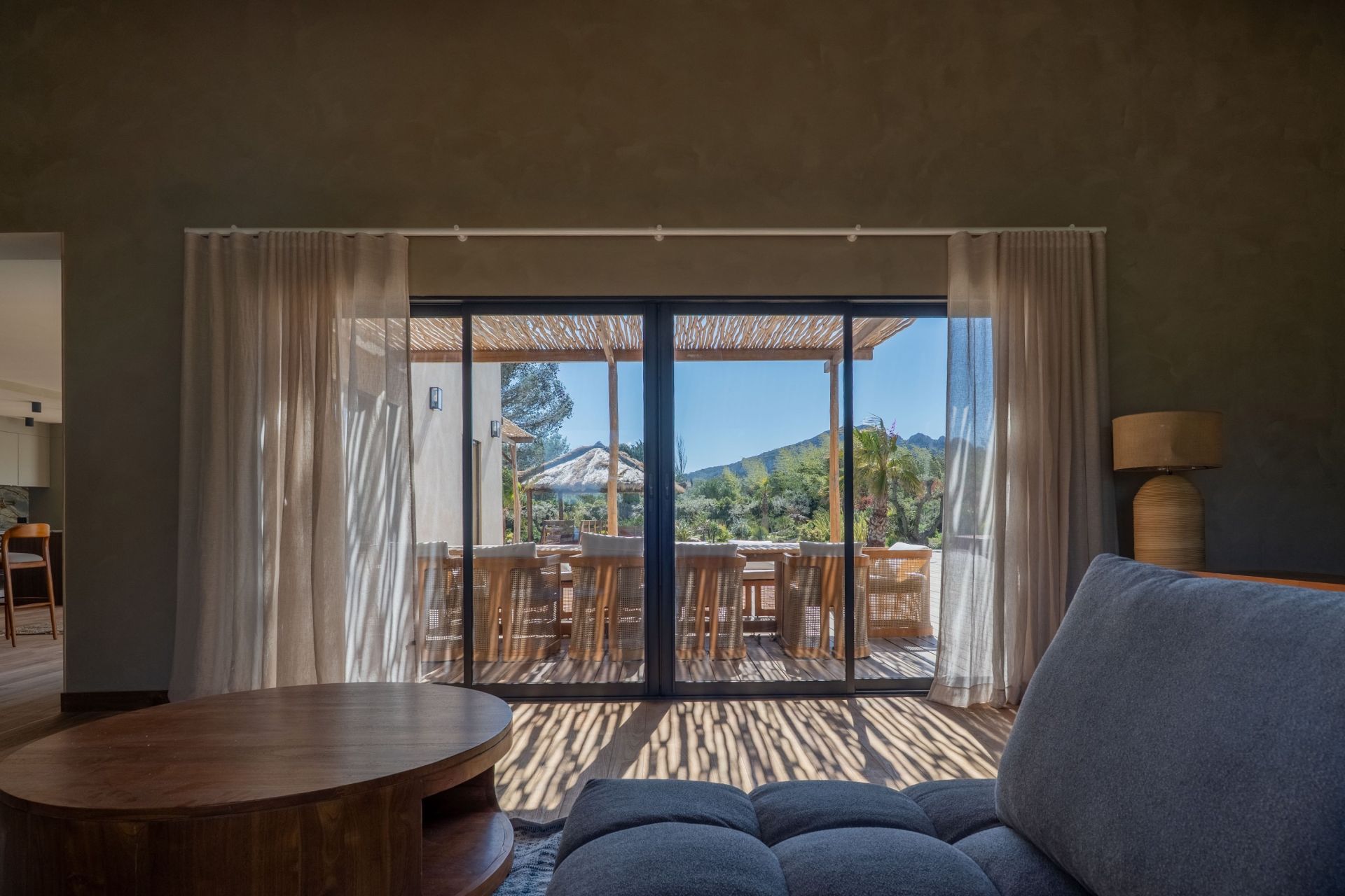 house 8 Rooms for sale on EYGALIERES (13810)