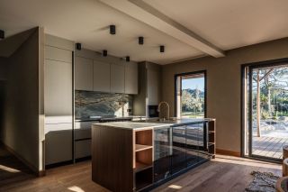 house 8 Rooms for sale on EYGALIERES (13810)