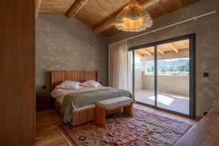 house 8 Rooms for sale on EYGALIERES (13810)