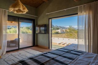 house 8 Rooms for sale on EYGALIERES (13810)