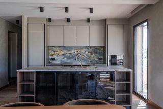 house 8 Rooms for sale on EYGALIERES (13810)