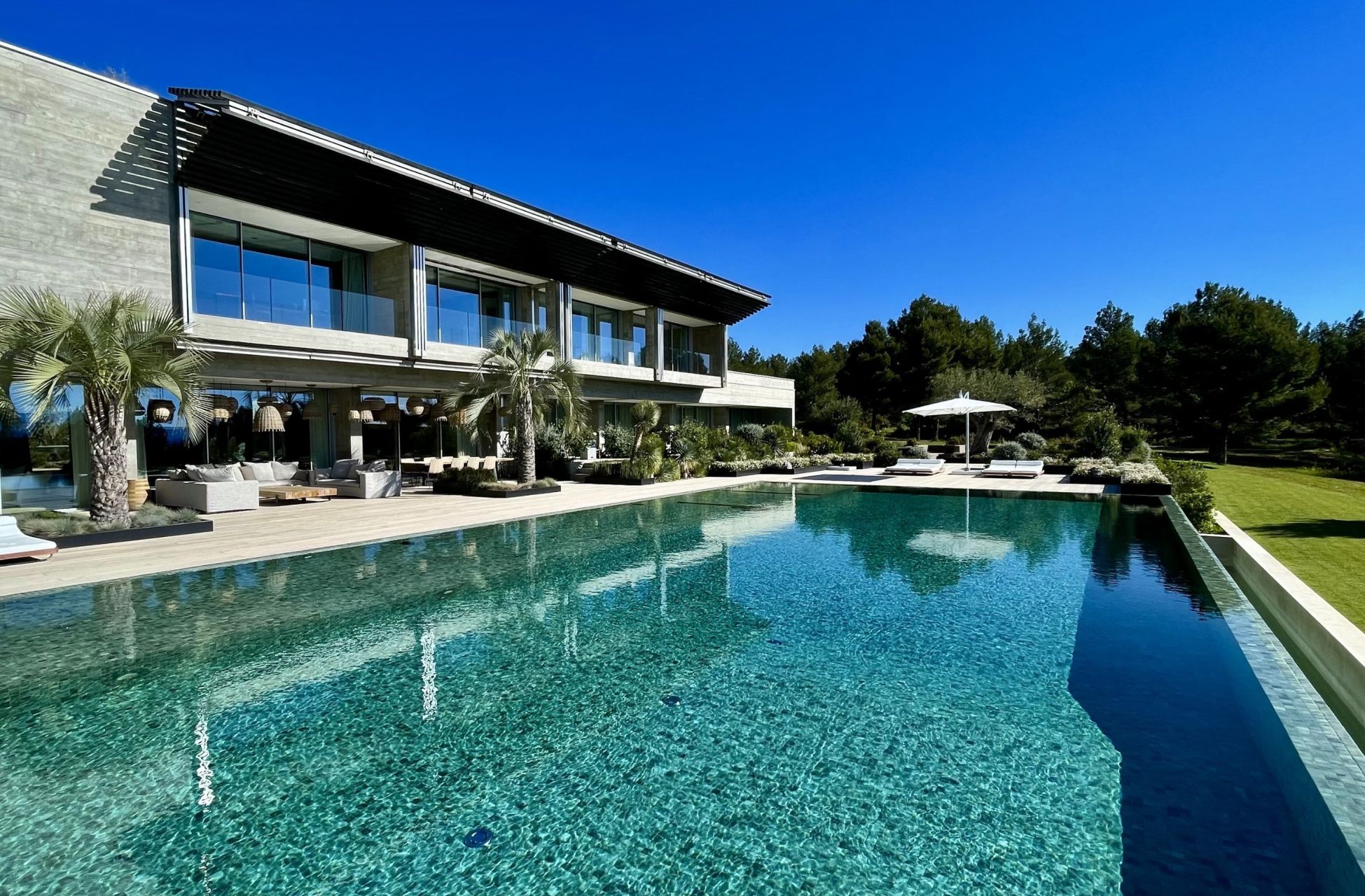 villa 12 Rooms for seasonal rent on AIX EN PROVENCE (13540)