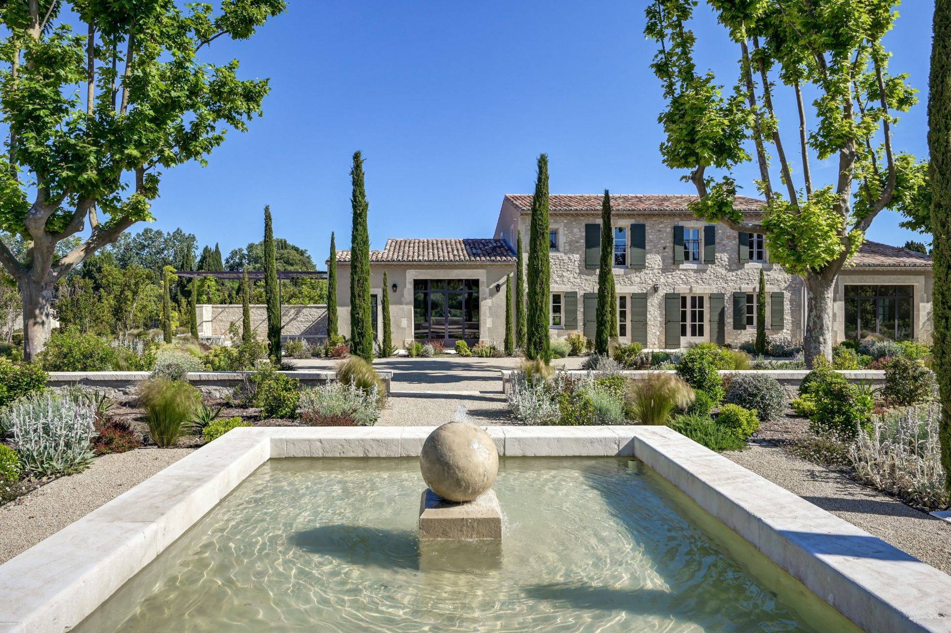 house 10 Rooms for sale on EYGALIERES (13810)