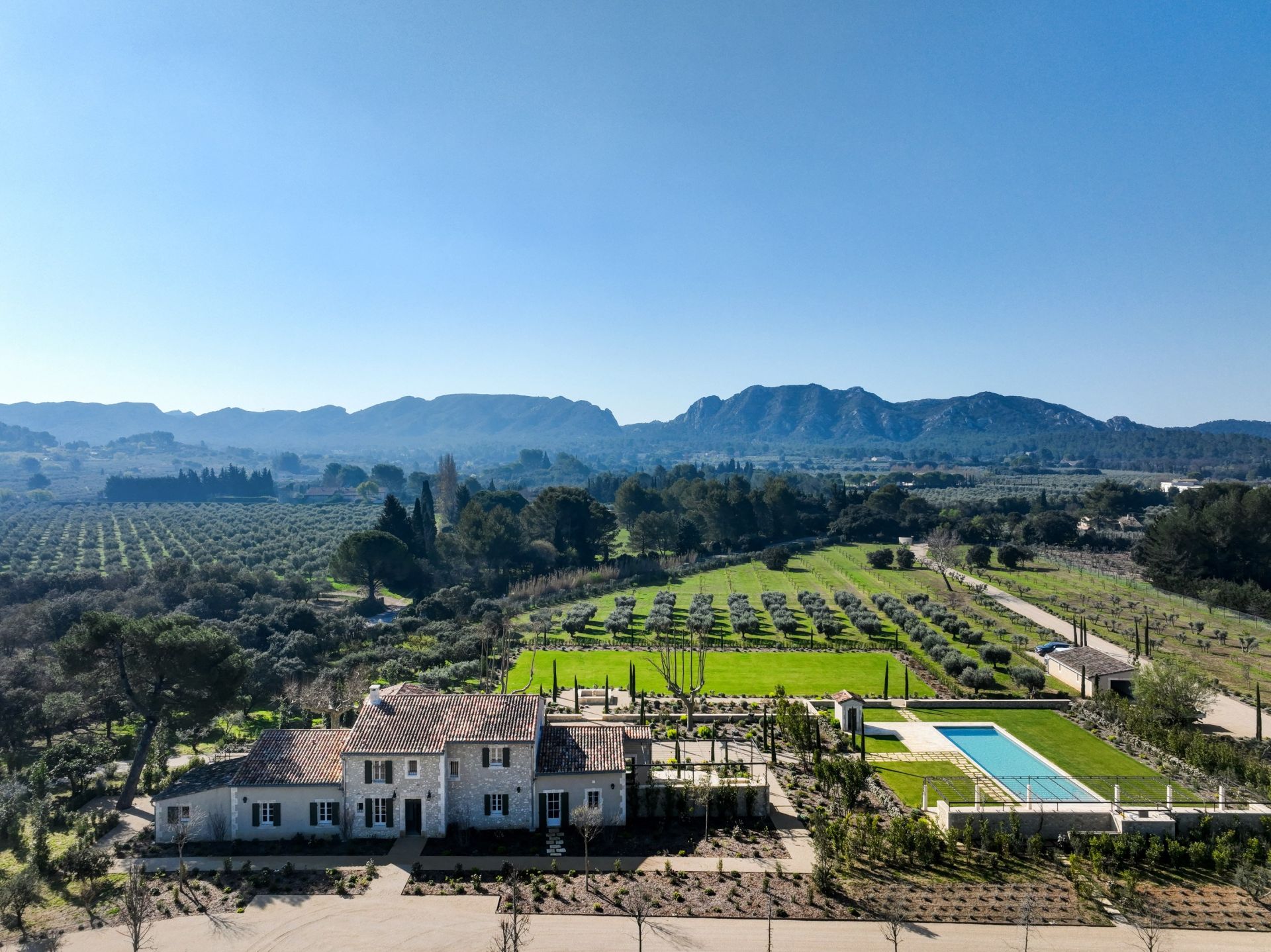 house 10 Rooms for sale on EYGALIERES (13810)