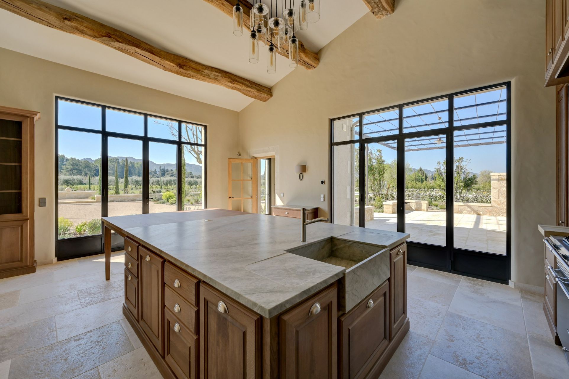 maison 10 Pièces en vente sur EYGALIERES (13810)
