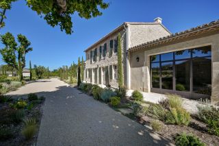 house 10 Rooms for sale on EYGALIERES (13810)