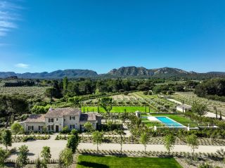 house 10 Rooms for sale on EYGALIERES (13810)