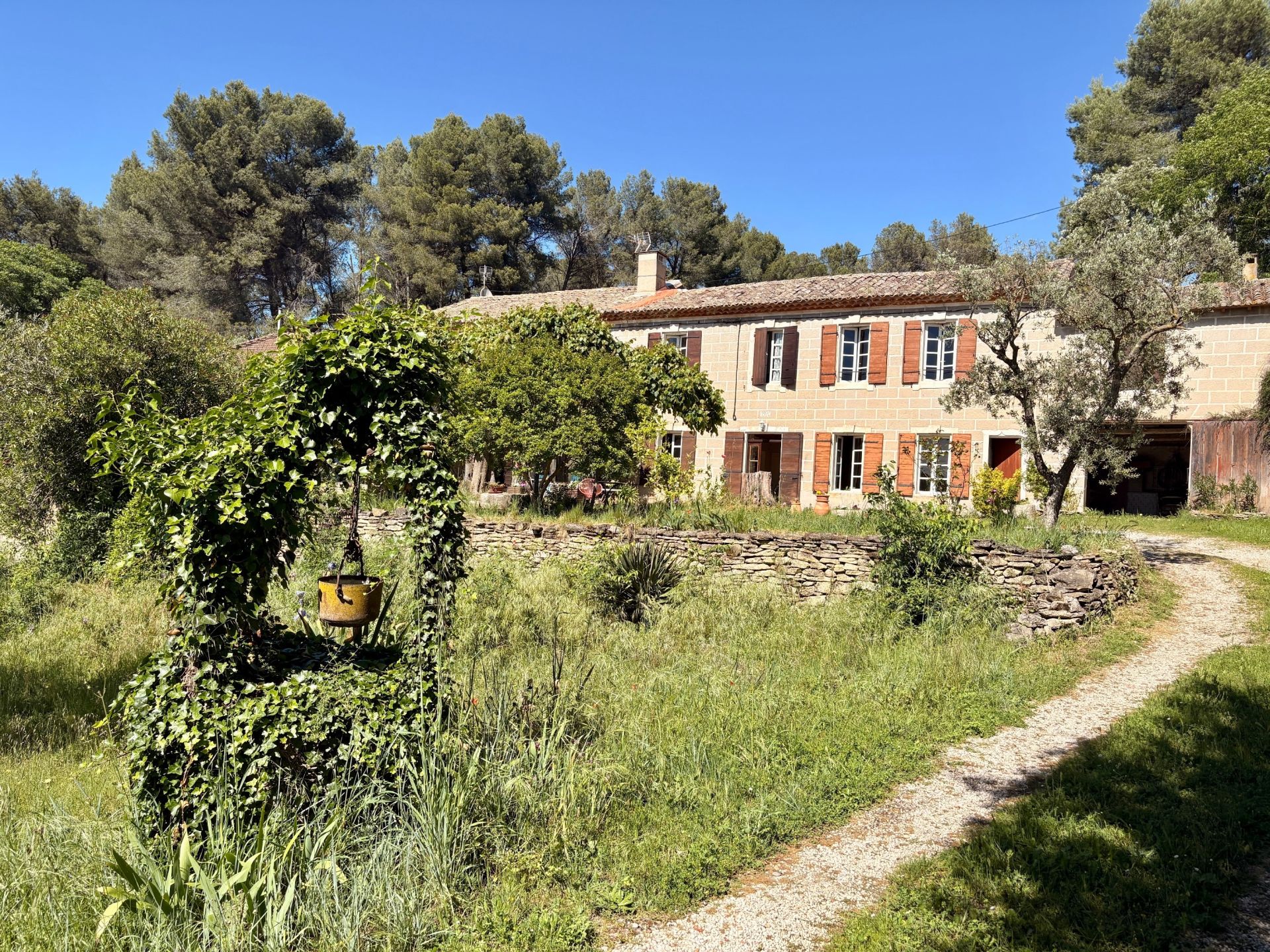 maison 8 Pièces en vente sur ST ETIENNE DU GRES (13103)