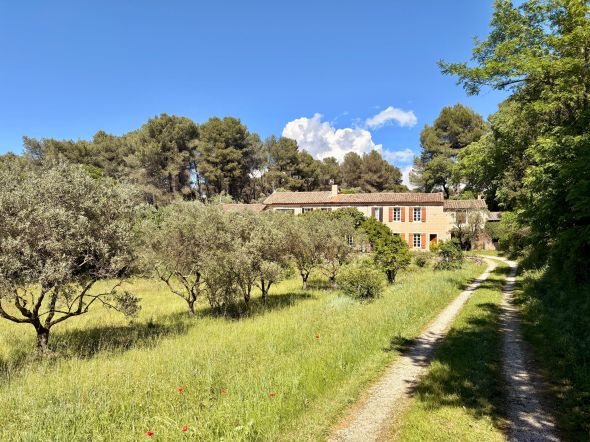 Sale House Saint-Étienne-du-Grès 8&nbsp;Rooms 300&nbsp;m²