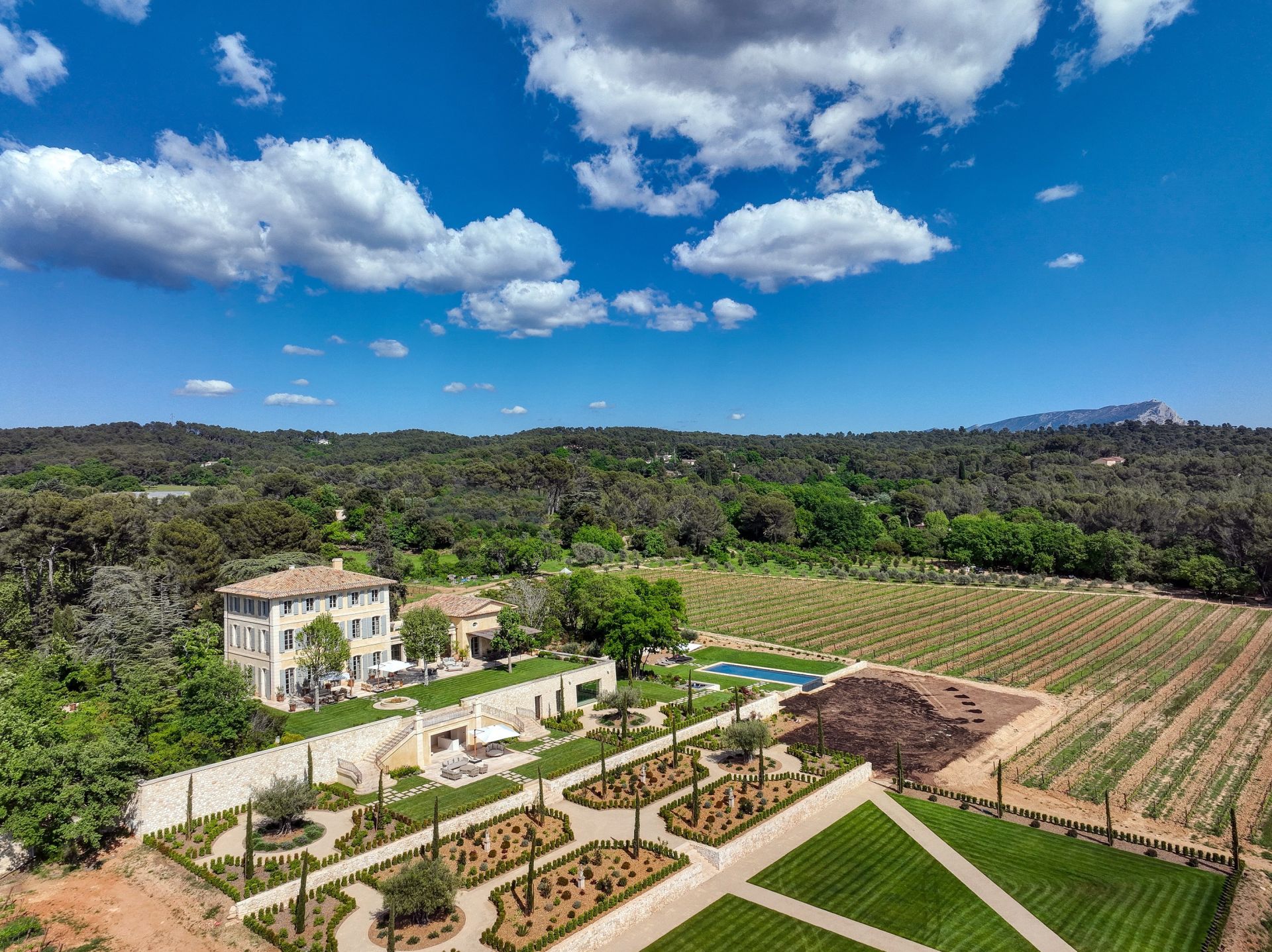 wine estate 20 Rooms for seasonal rent on AIX EN PROVENCE (13100)