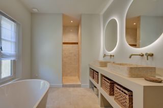 mas 6 Rooms for sale on MAUSSANE LES ALPILLES (13520)