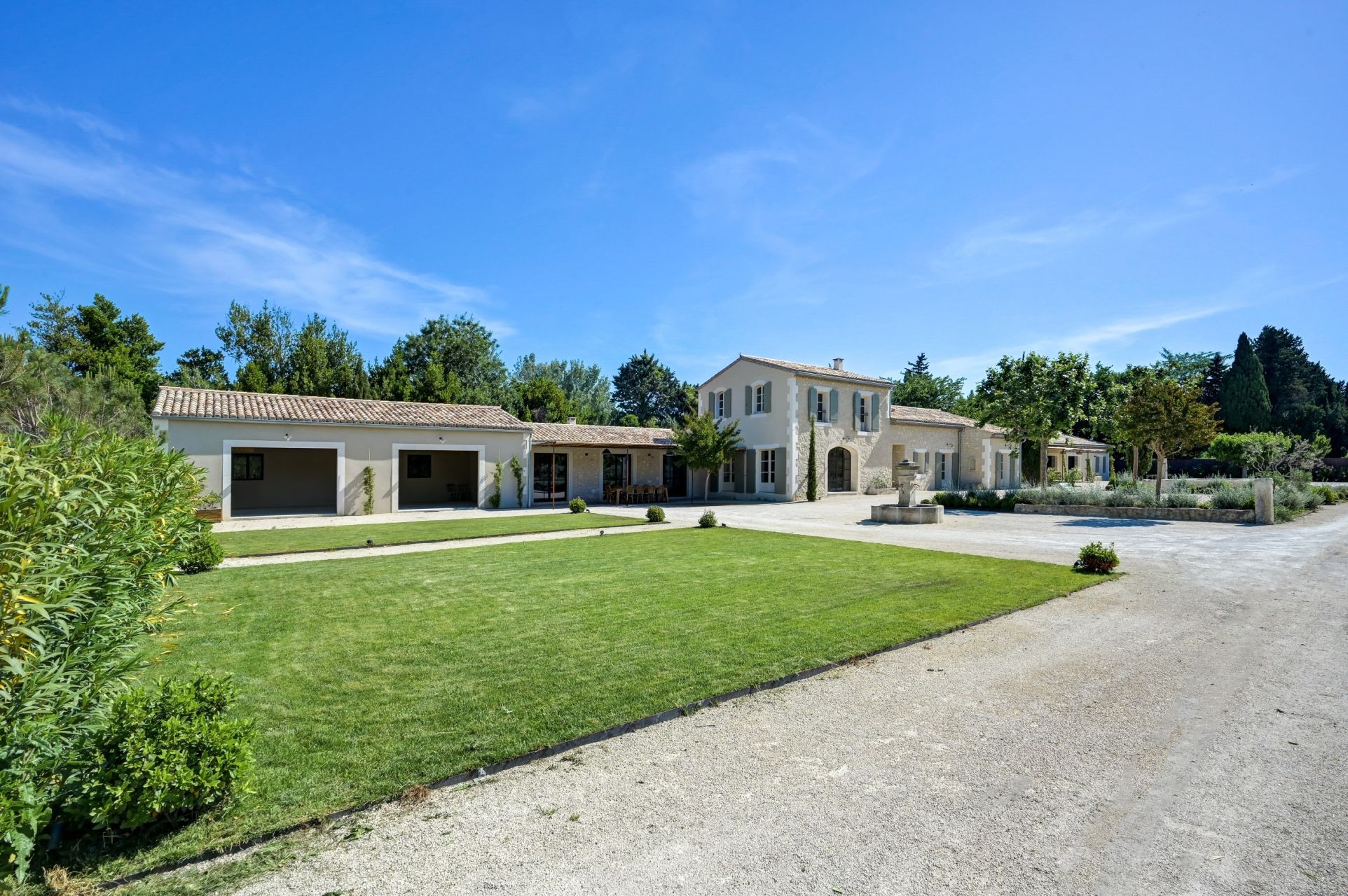 house 10 Rooms for sale on ST REMY DE PROVENCE (13210)