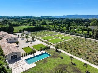 house 10 Rooms for sale on ST REMY DE PROVENCE (13210)