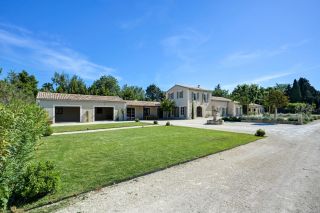 house 10 Rooms for sale on ST REMY DE PROVENCE (13210)