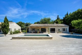 house 10 Rooms for sale on ST REMY DE PROVENCE (13210)