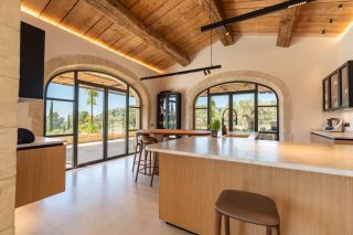 mas 13 Rooms for sale on MAUSSANE LES ALPILLES (13520)