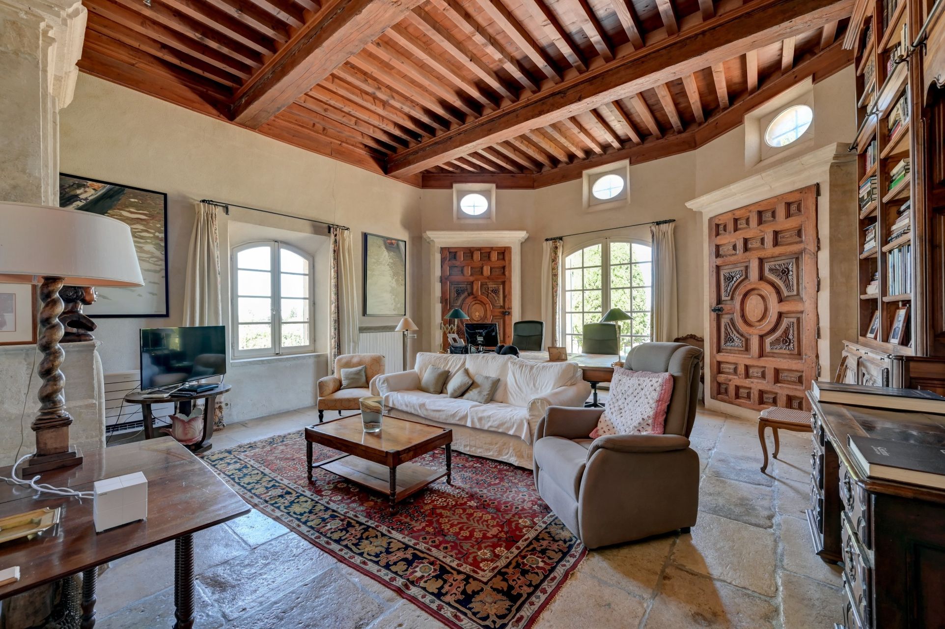 house 25 Rooms for sale on FONTVIEILLE (13990)