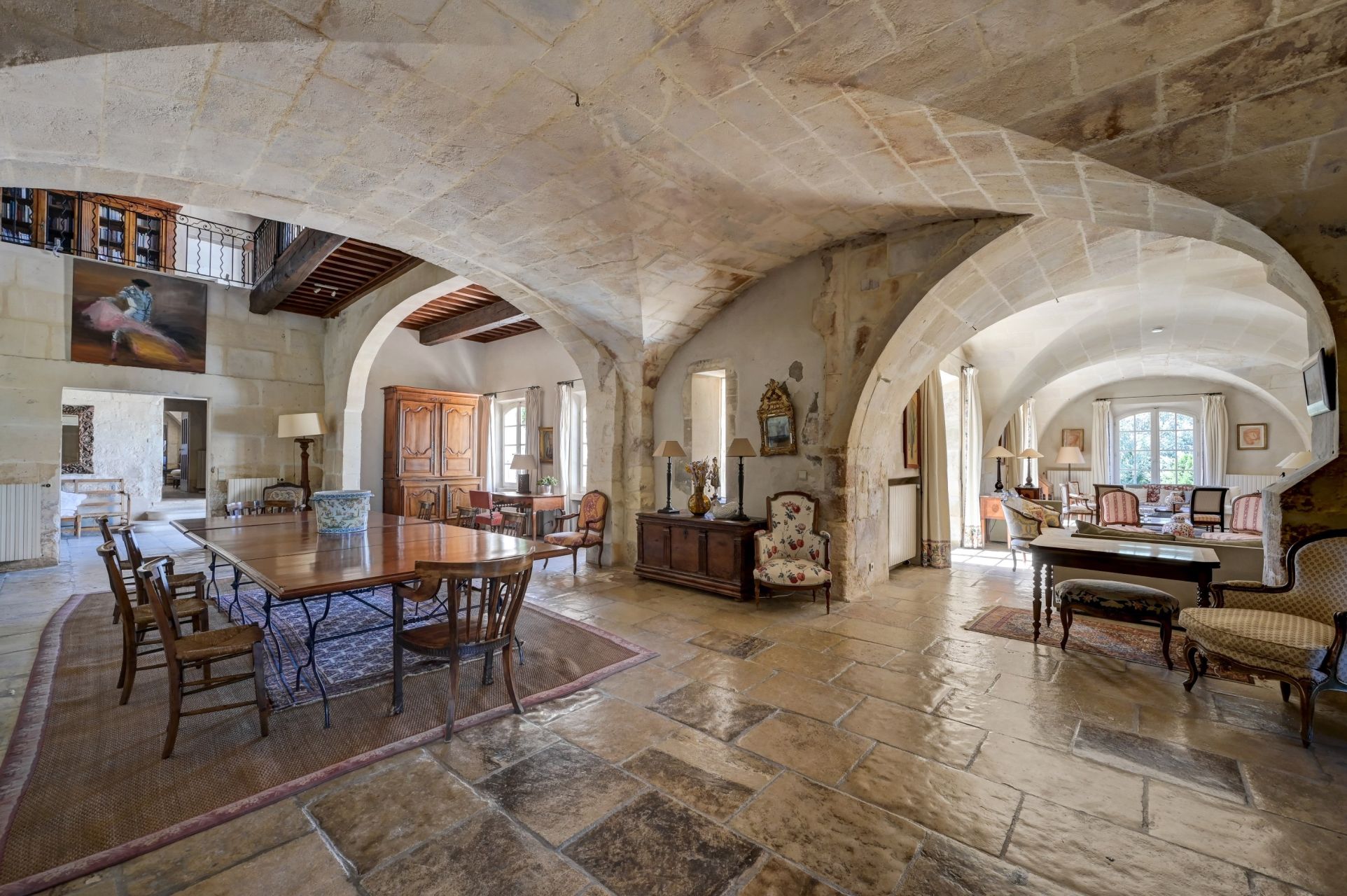 house 25 Rooms for sale on FONTVIEILLE (13990)