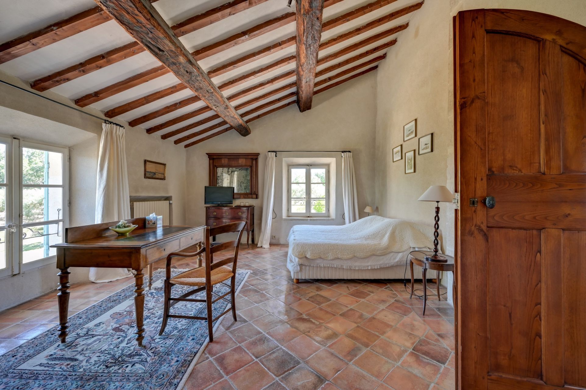 house 25 Rooms for sale on FONTVIEILLE (13990)