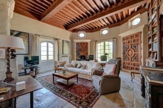 house 25 Rooms for sale on FONTVIEILLE (13990)