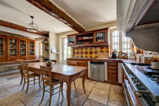 house 25 Rooms for sale on FONTVIEILLE (13990)
