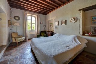 house 25 Rooms for sale on FONTVIEILLE (13990)