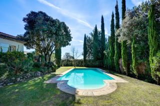 house 8 Rooms for sale on AIX EN PROVENCE (13100)