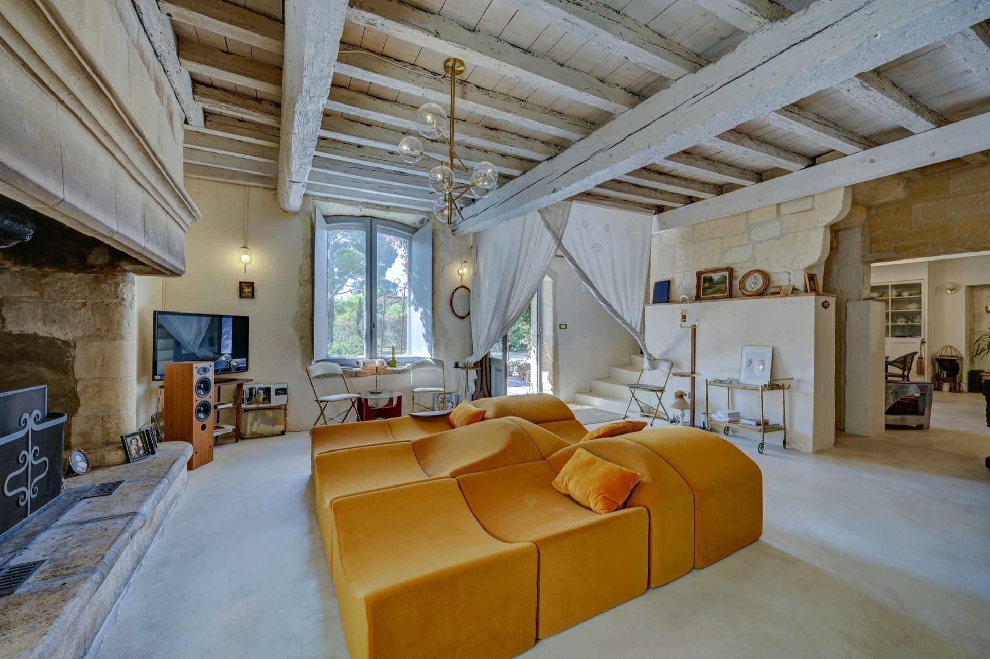 mas 15 Rooms for sale on ARLES (13200)