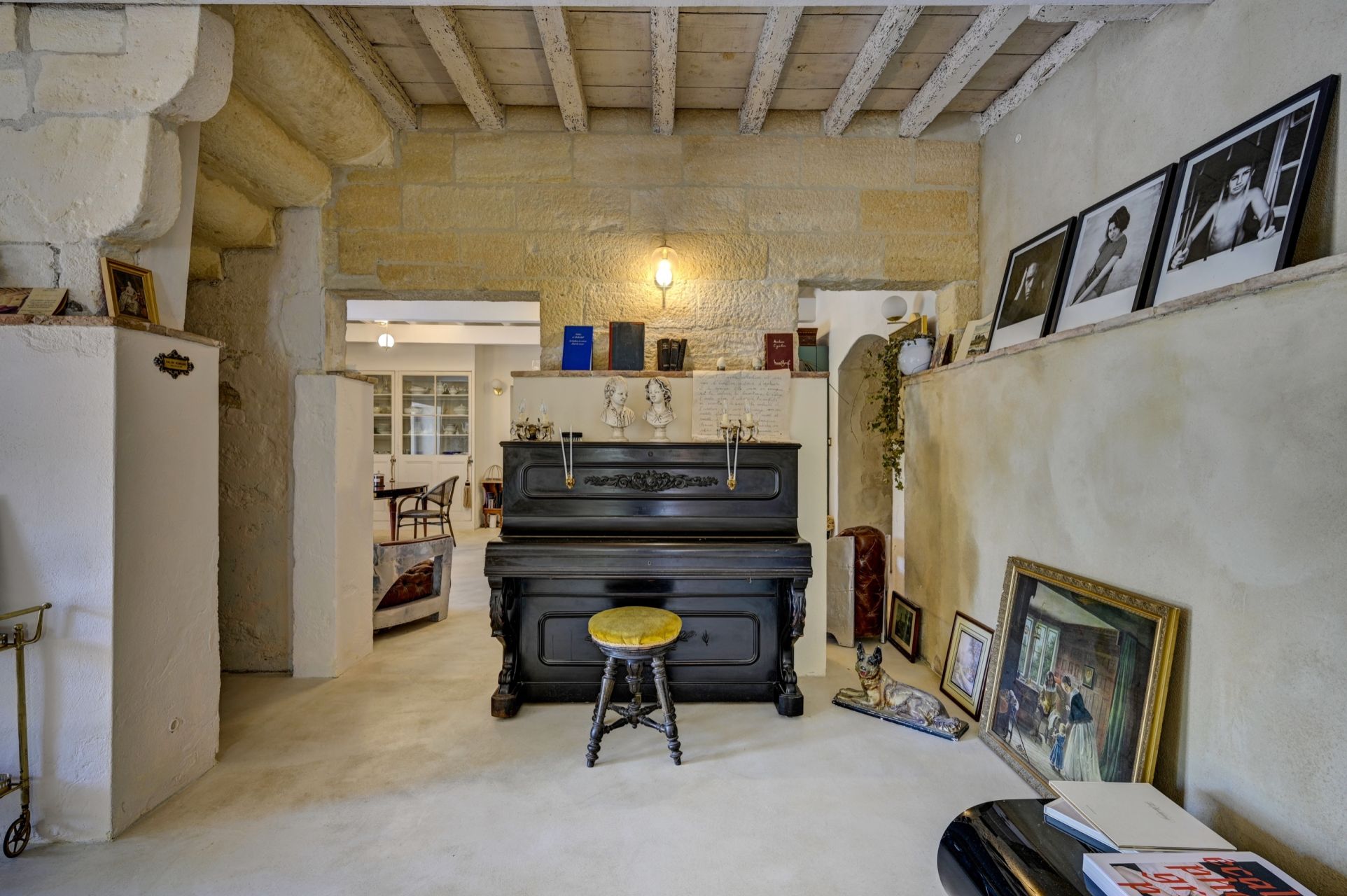 mas 15 Rooms for sale on ARLES (13200)