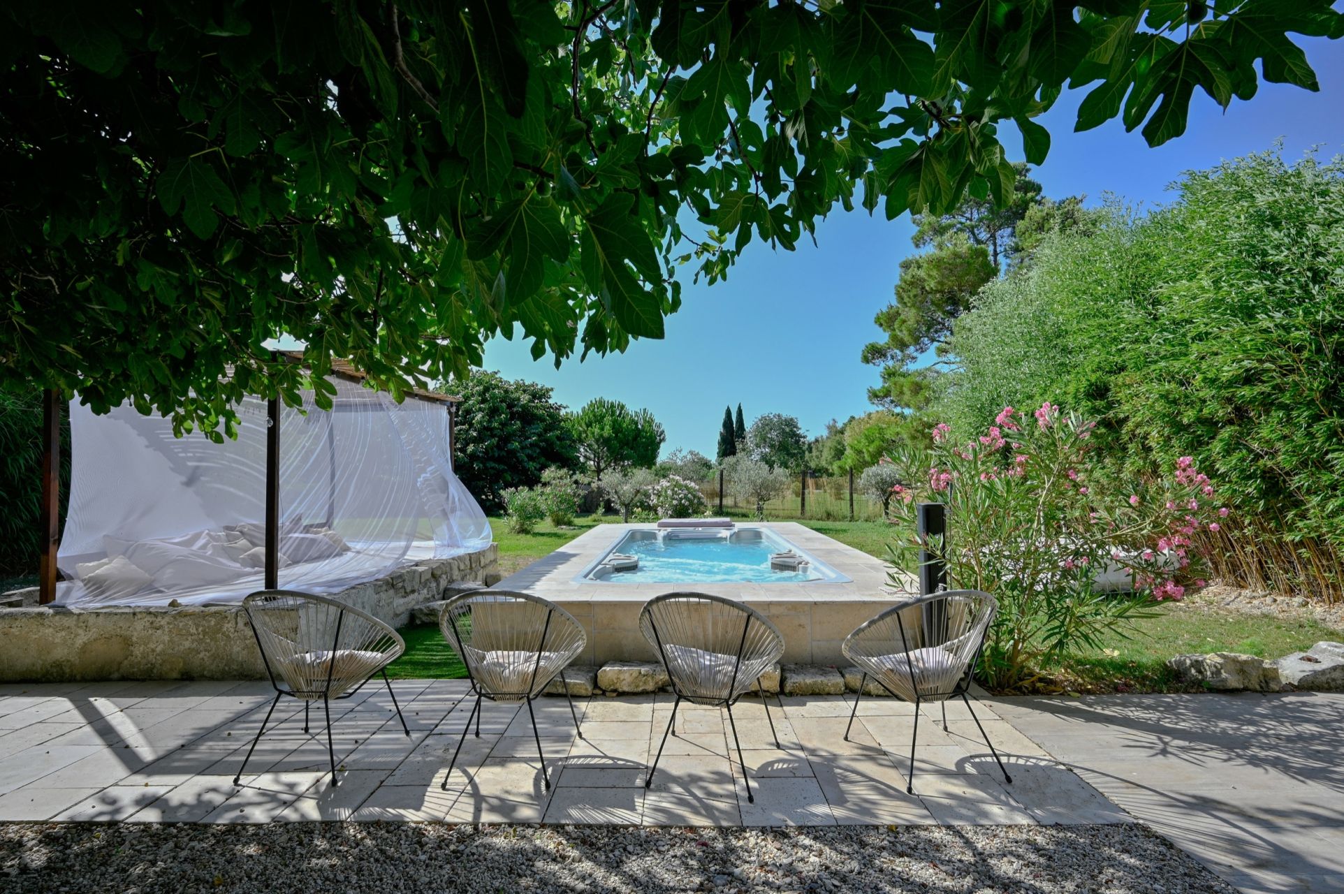 mas 15 Rooms for sale on ARLES (13200)