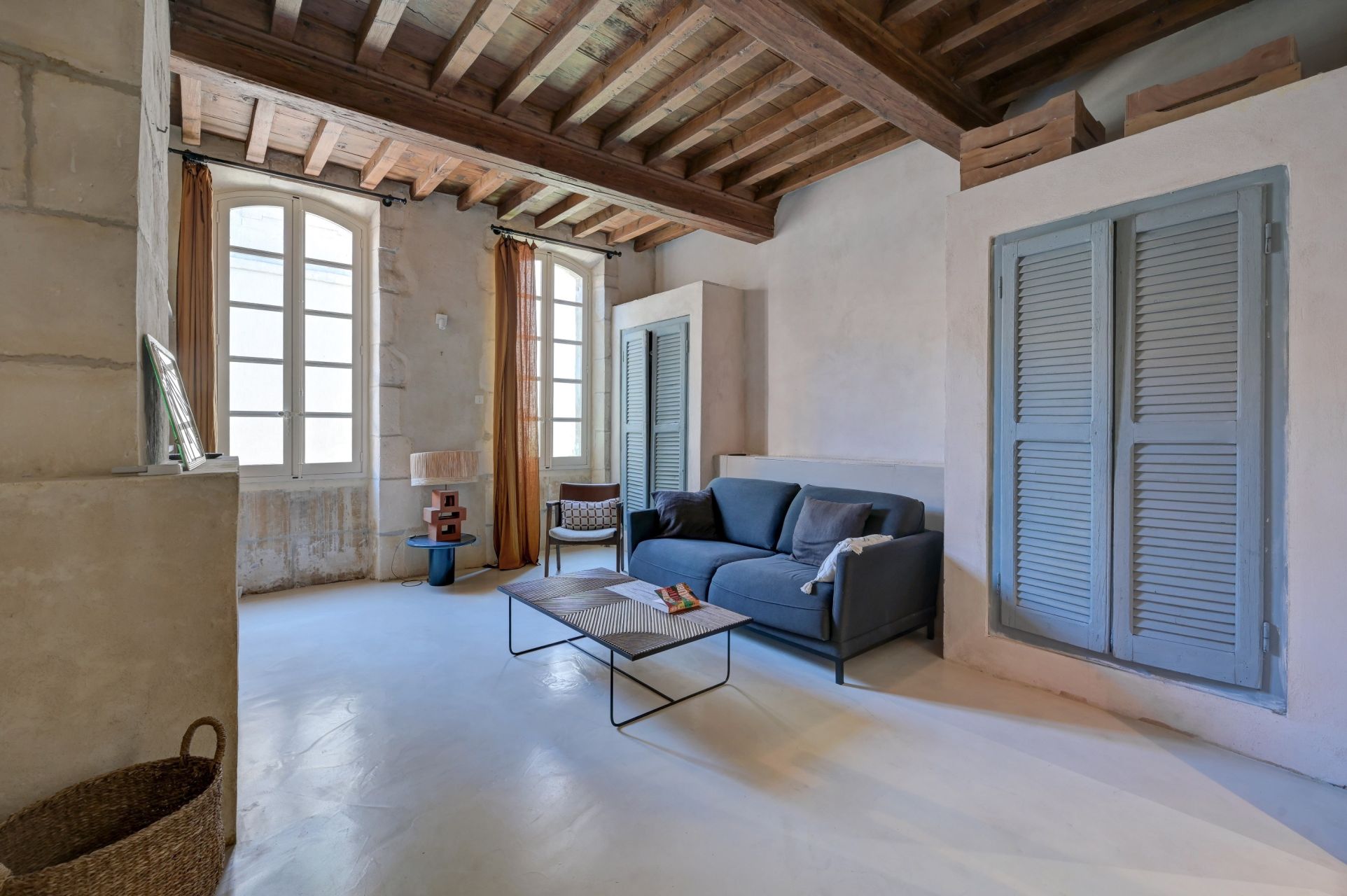 townhouse 4 Rooms for sale on ARLES (13200)