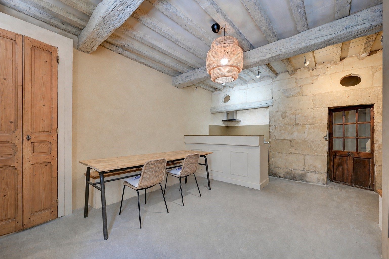 townhouse 4 Rooms for sale on ARLES (13200)