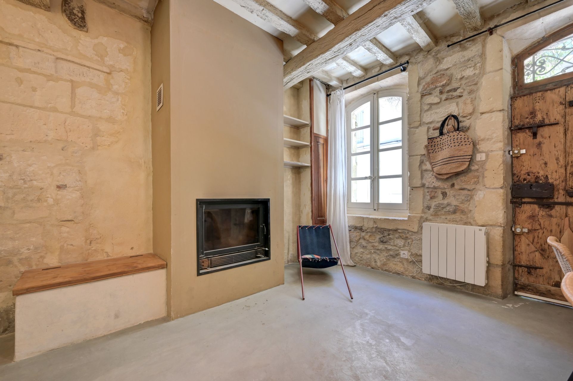 townhouse 4 Rooms for sale on ARLES (13200)