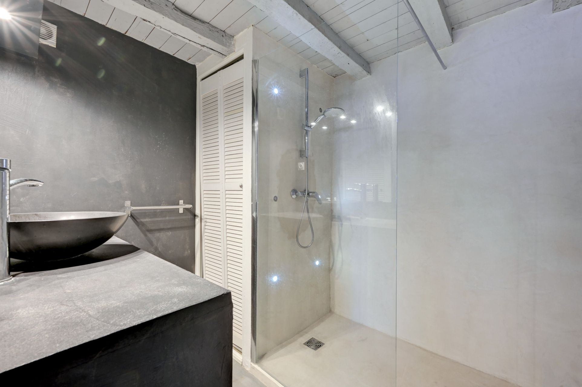 townhouse 4 Rooms for sale on ARLES (13200)