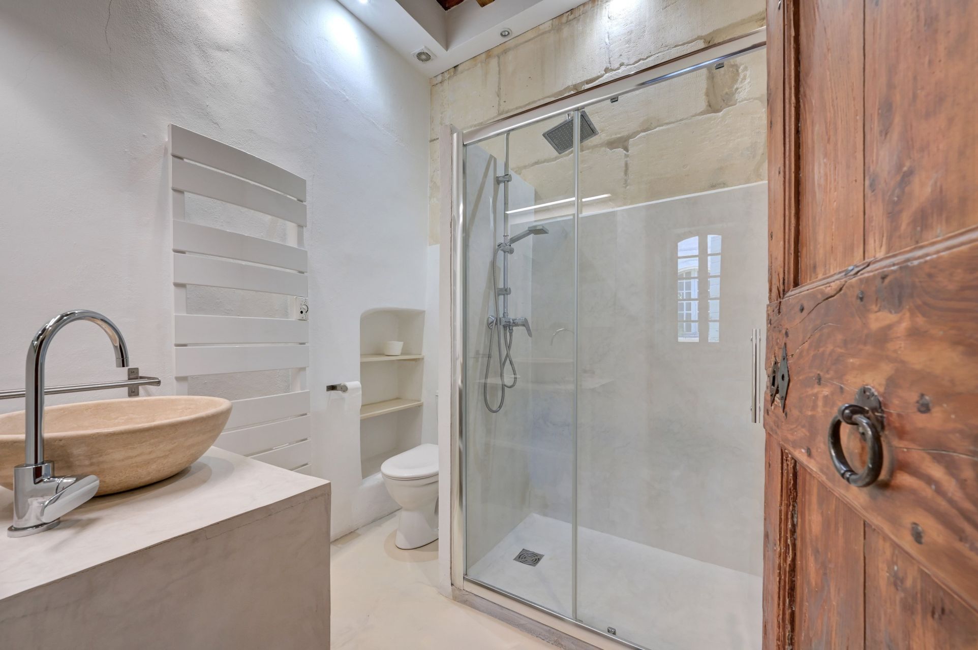 townhouse 4 Rooms for sale on ARLES (13200)