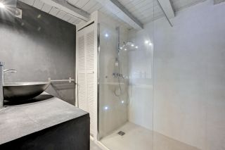 townhouse 4 Rooms for sale on ARLES (13200)