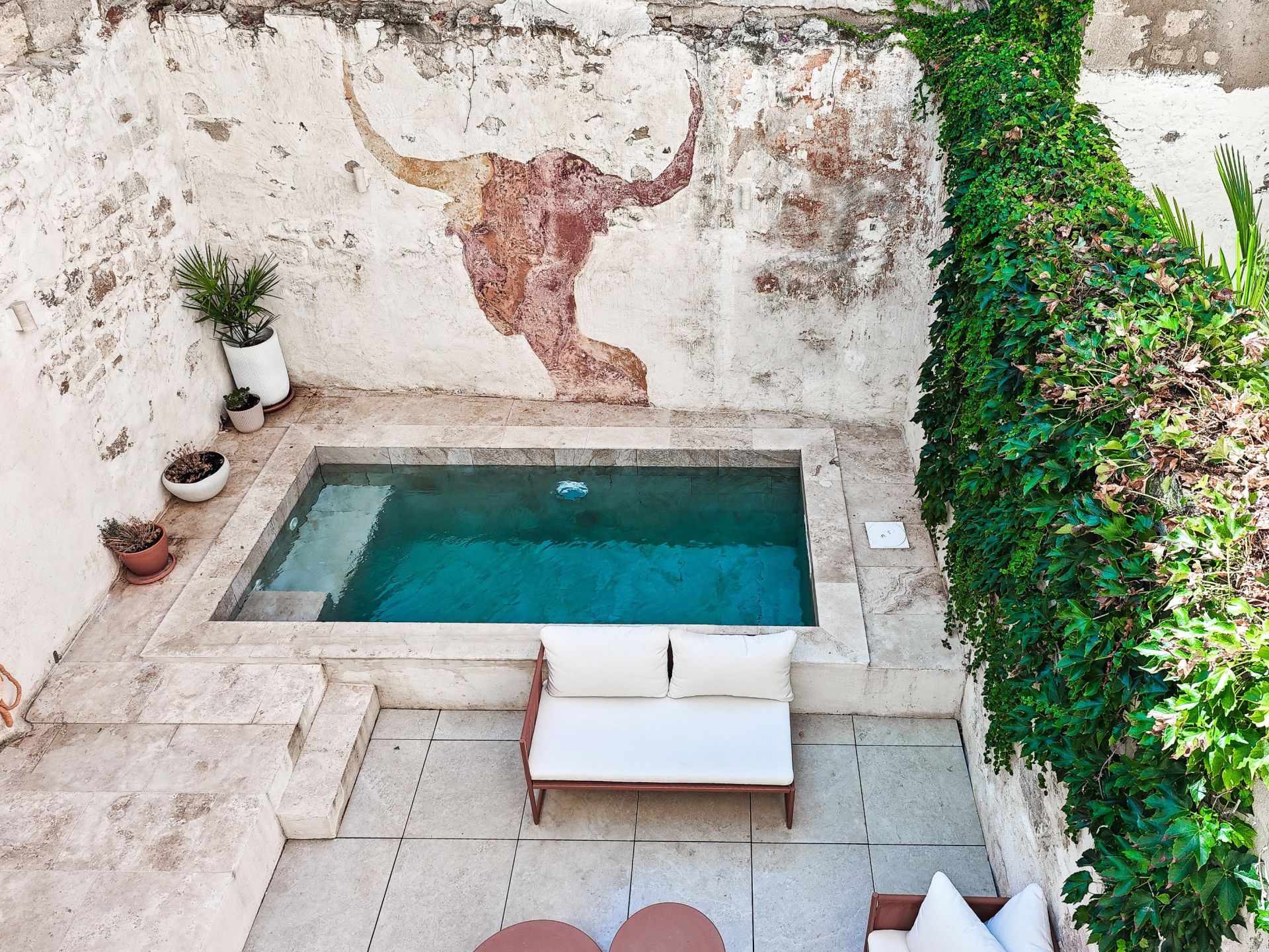 townhouse 6 Rooms for sale on ARLES (13200)
