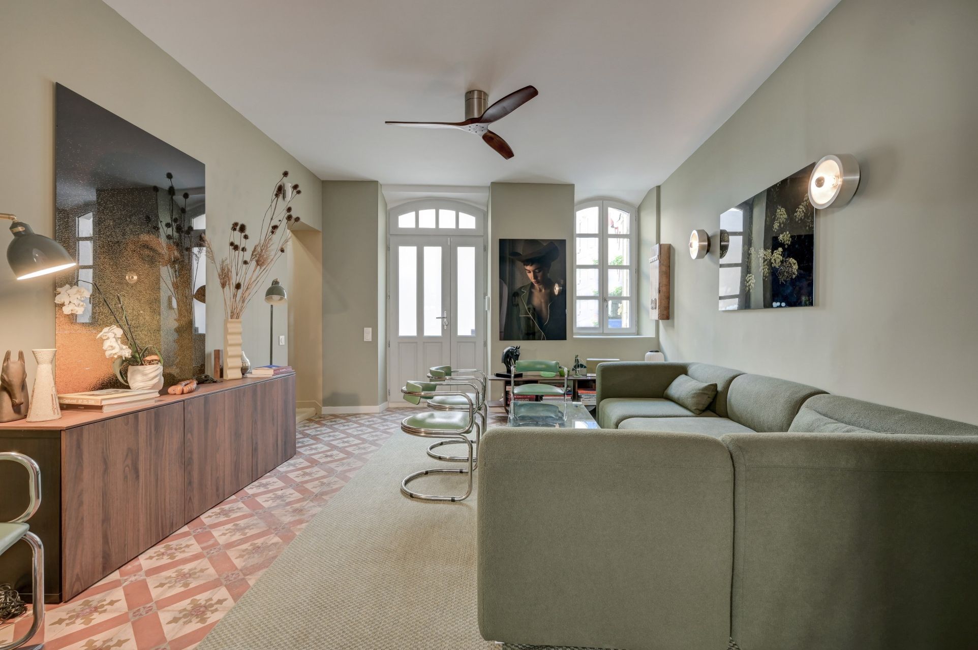 townhouse 6 Rooms for sale on ARLES (13200)