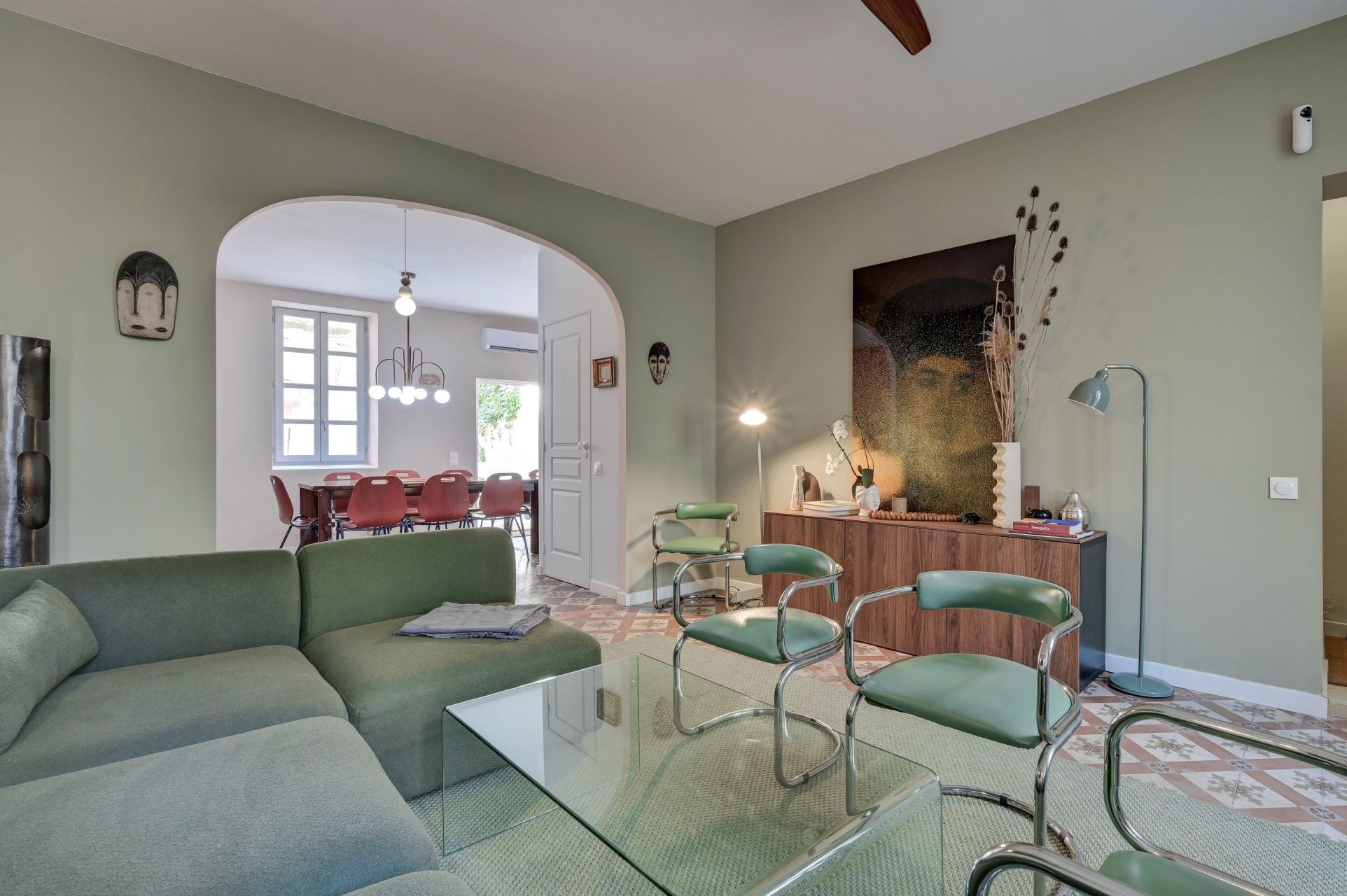 townhouse 6 Rooms for sale on ARLES (13200)