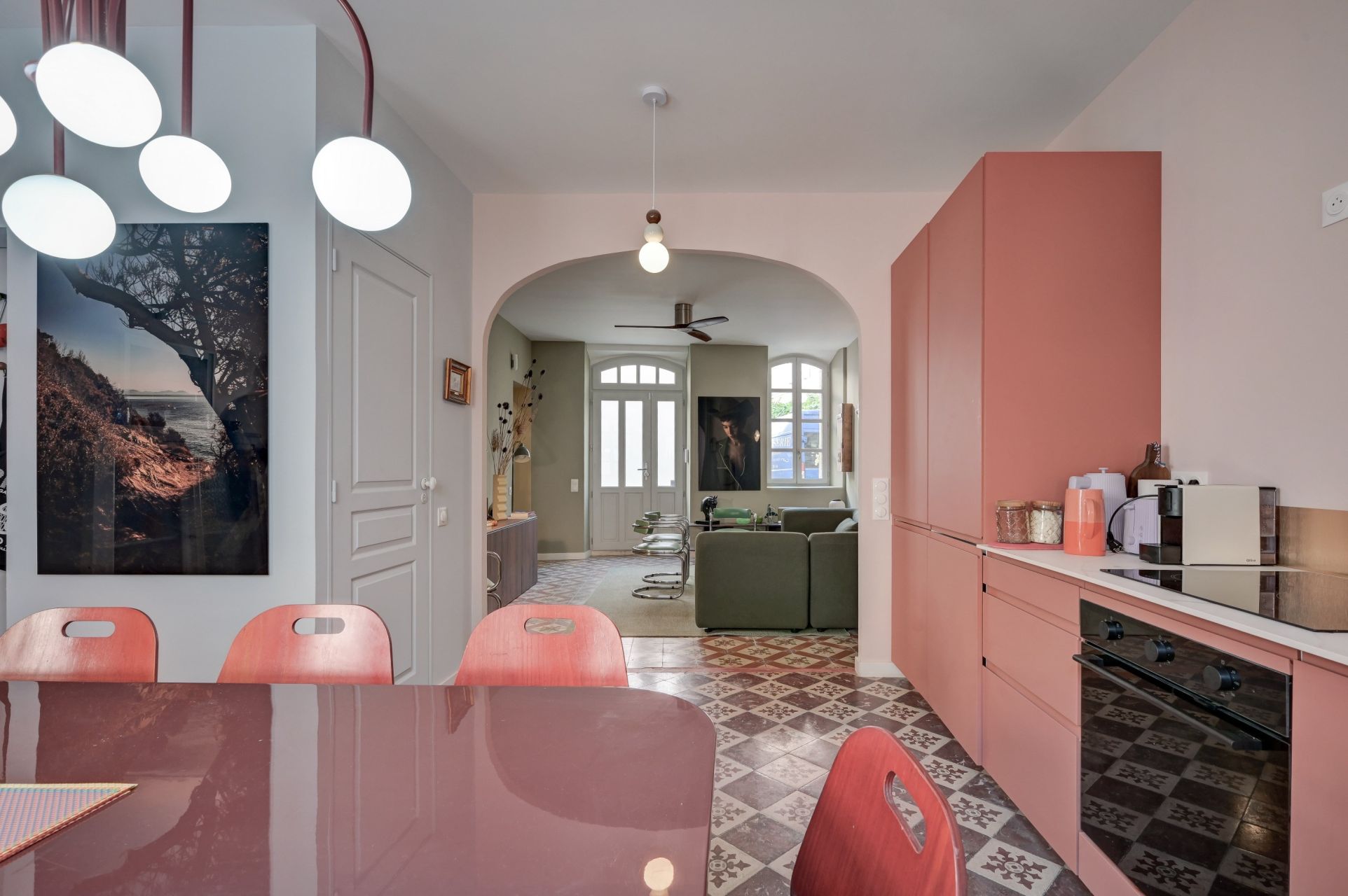 townhouse 6 Rooms for sale on ARLES (13200)