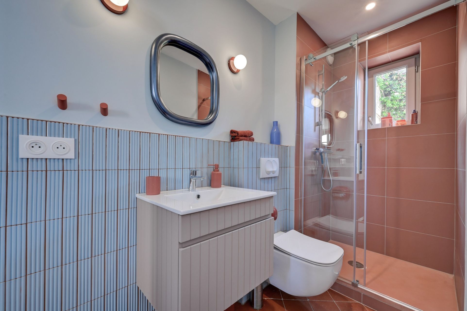 townhouse 6 Rooms for sale on ARLES (13200)