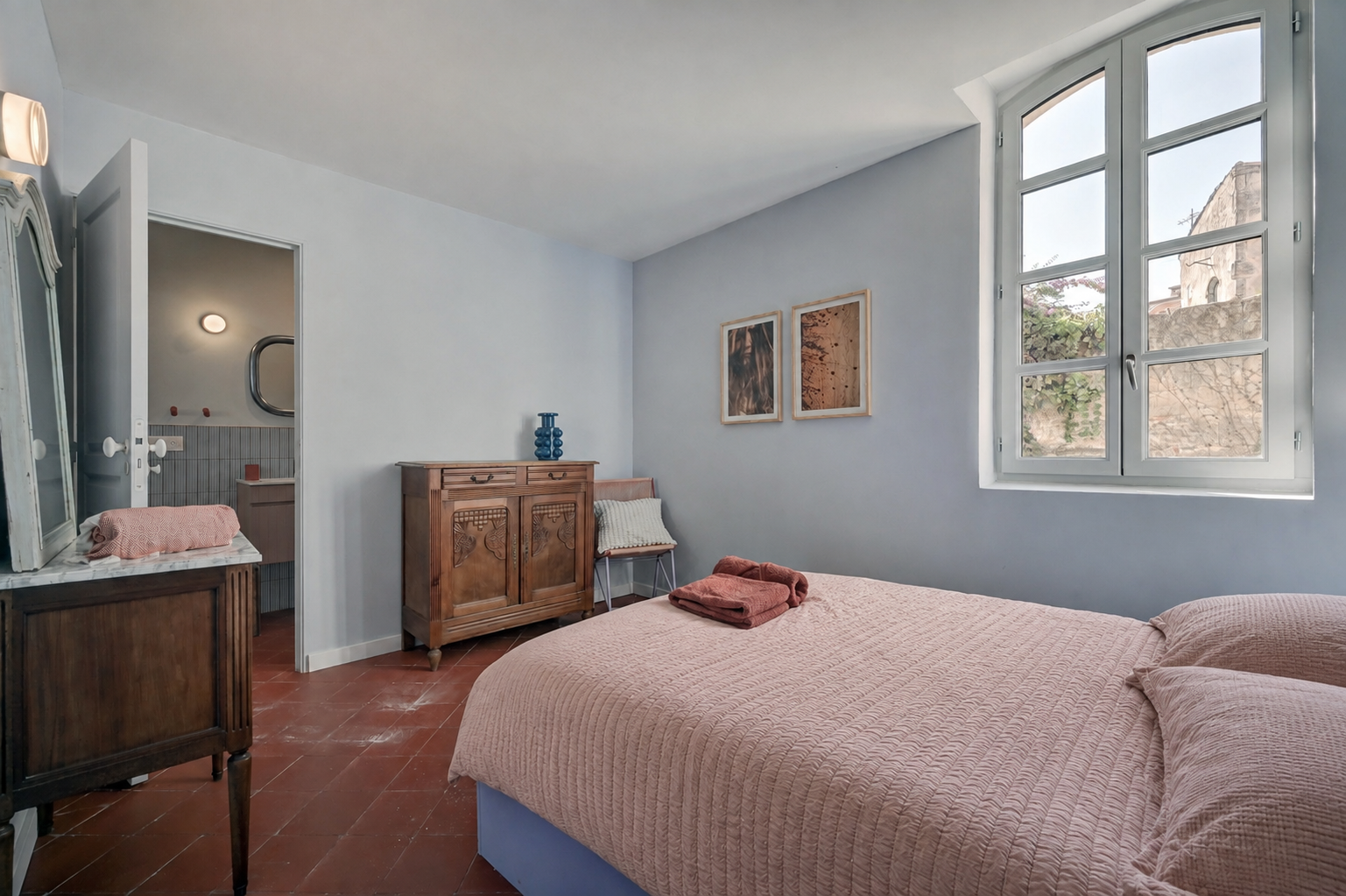 townhouse 6 Rooms for sale on ARLES (13200)