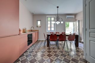 townhouse 6 Rooms for sale on ARLES (13200)