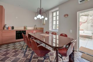 townhouse 6 Rooms for sale on ARLES (13200)
