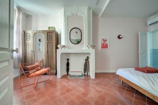 townhouse 6 Rooms for sale on ARLES (13200)