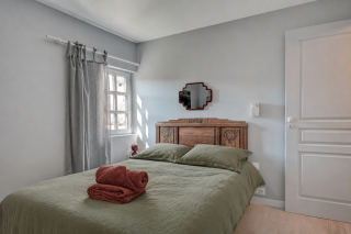 townhouse 6 Rooms for sale on ARLES (13200)