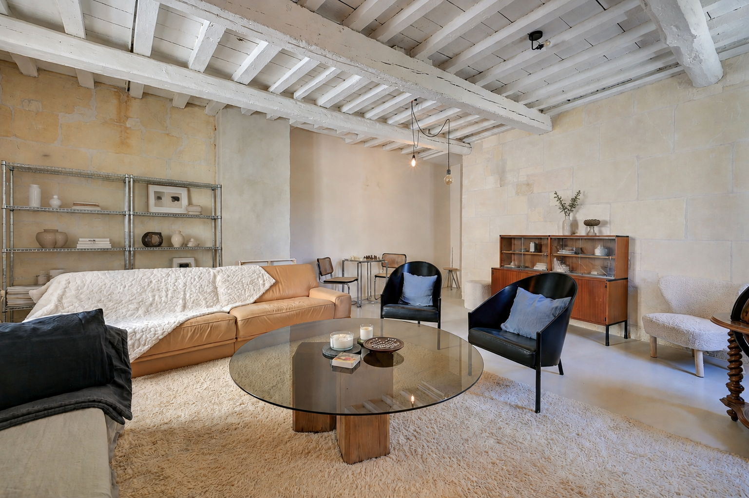 townhouse 4 Rooms for sale on ARLES (13200)