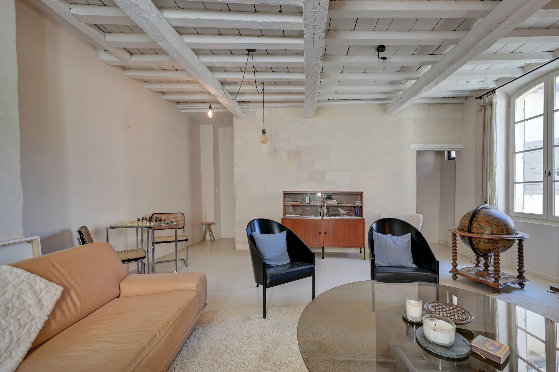 townhouse 4 Rooms for sale on ARLES (13200)